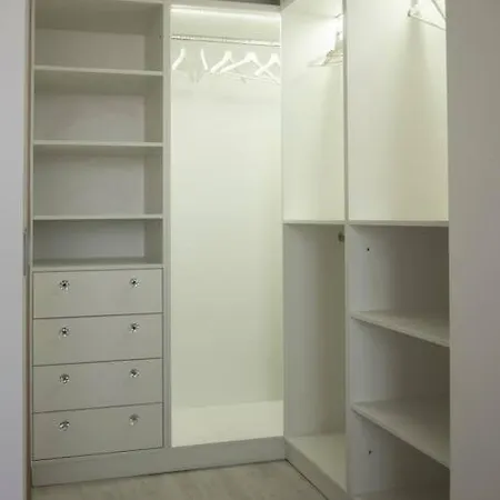 Luxury 2 Bedroom *